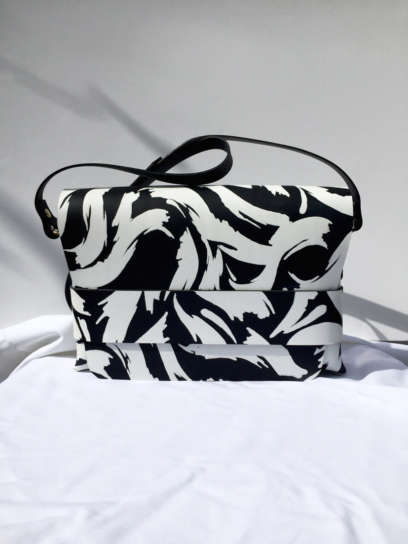 NEW WAVE SHOULDER BAG - BLACK AND WHITE - MEDIUM