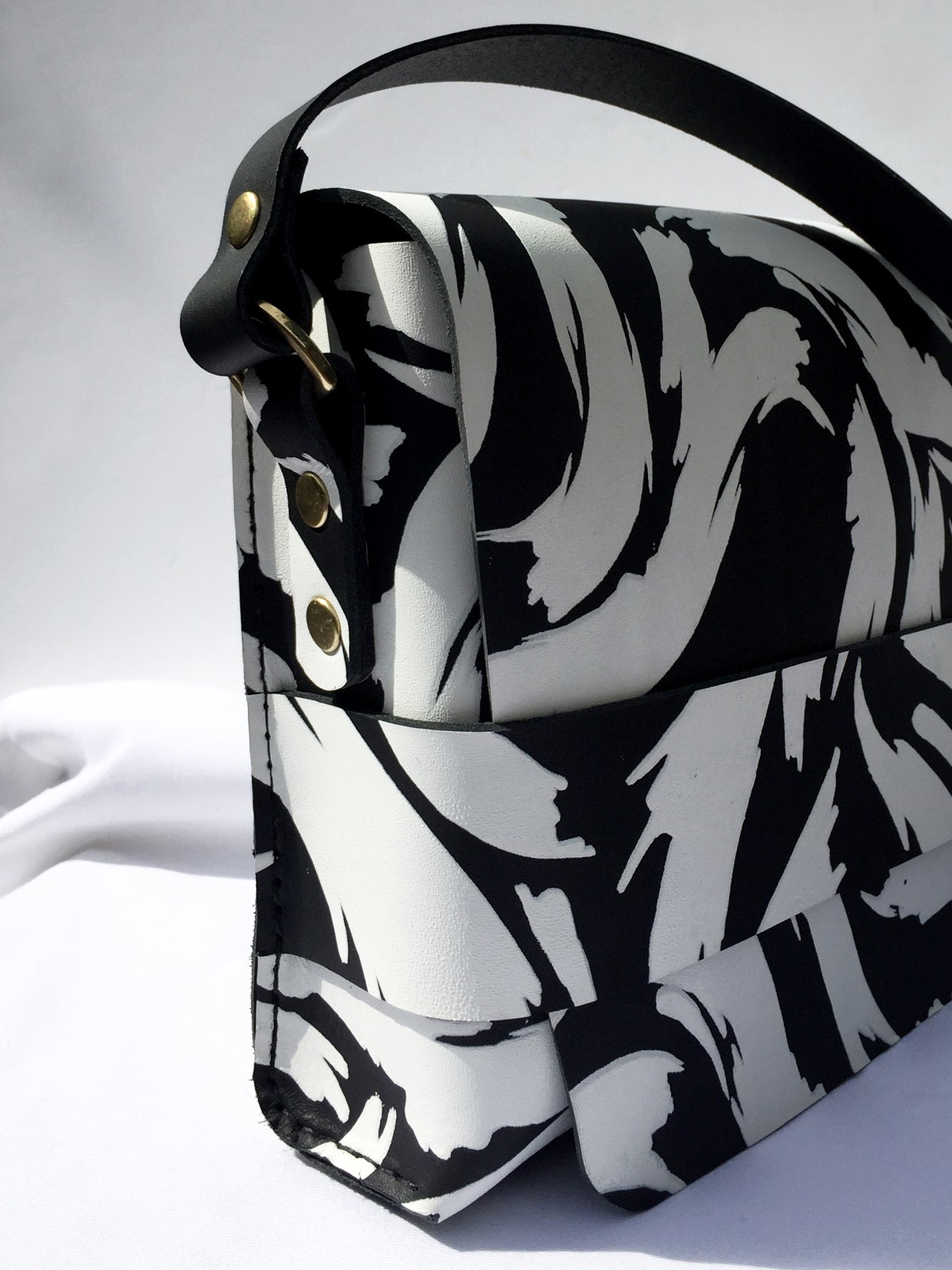NEW WAVE SHOULDER BAG - BLACK AND WHITE - MEDIUM