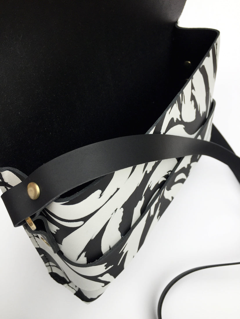 NEW WAVE SHOULDER BAG - BLACK AND WHITE - MEDIUM