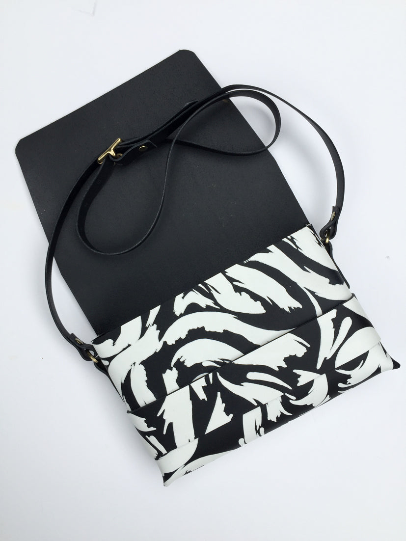 NEW WAVE SHOULDER BAG - BLACK AND WHITE - MEDIUM