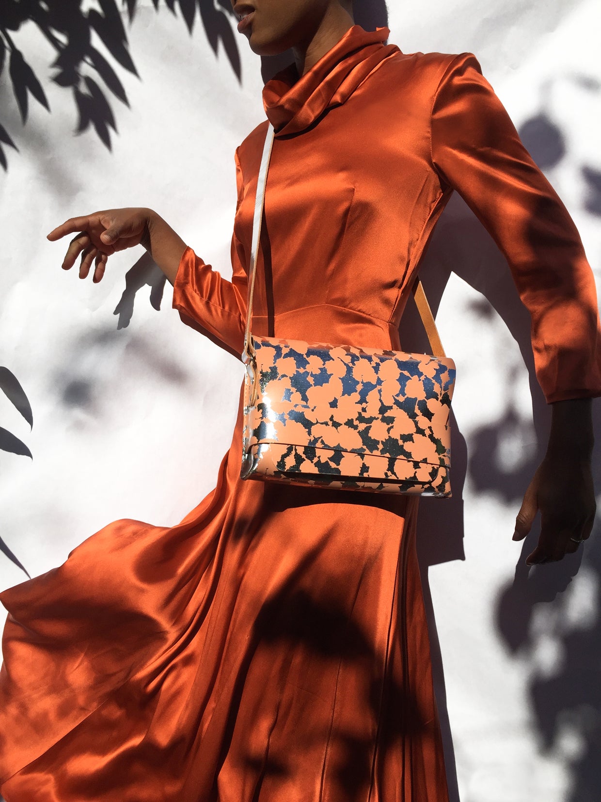 CAROLINE SHOULDER BAG - SILVER AND CORAL - MEDIUM