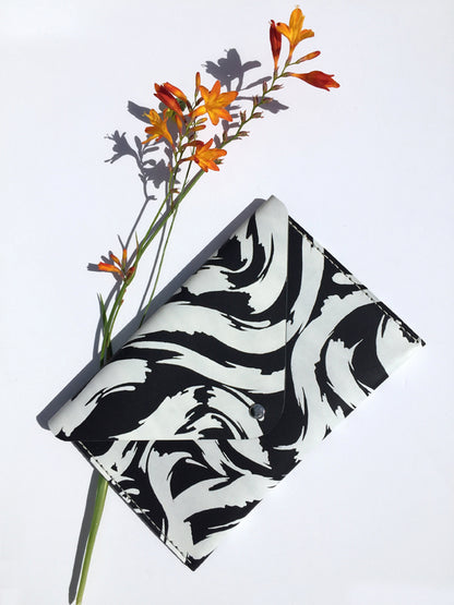 NEW WAVE ENVELOPE CLUTCH - BLACK AND WHITE