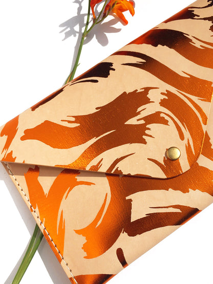 NEW WAVE ENVELOPE CLUTCH - GOLDEN AMBER